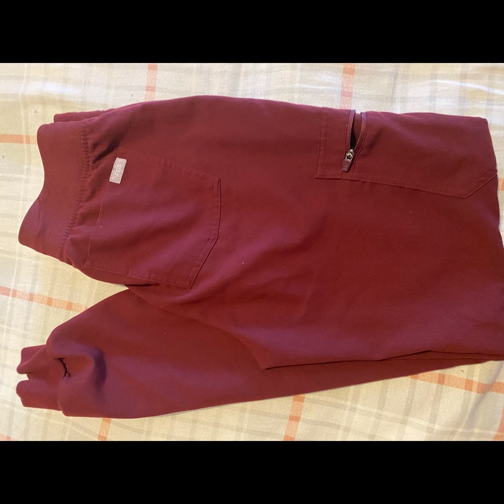 Figs burgundy Zamora joggers